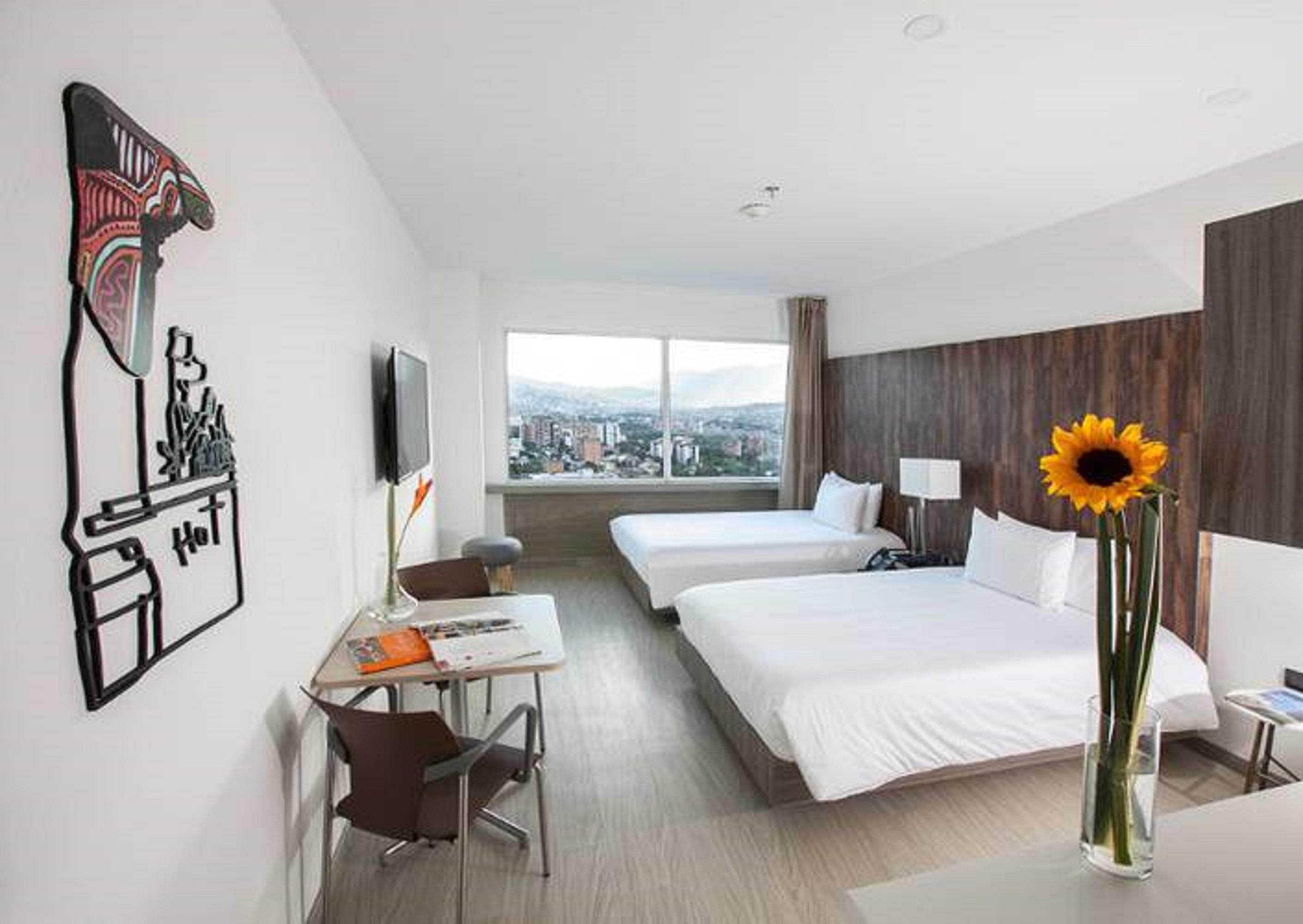 V Grand Hotel, A Member Of Radisson Individuals 메딜린 외부 사진