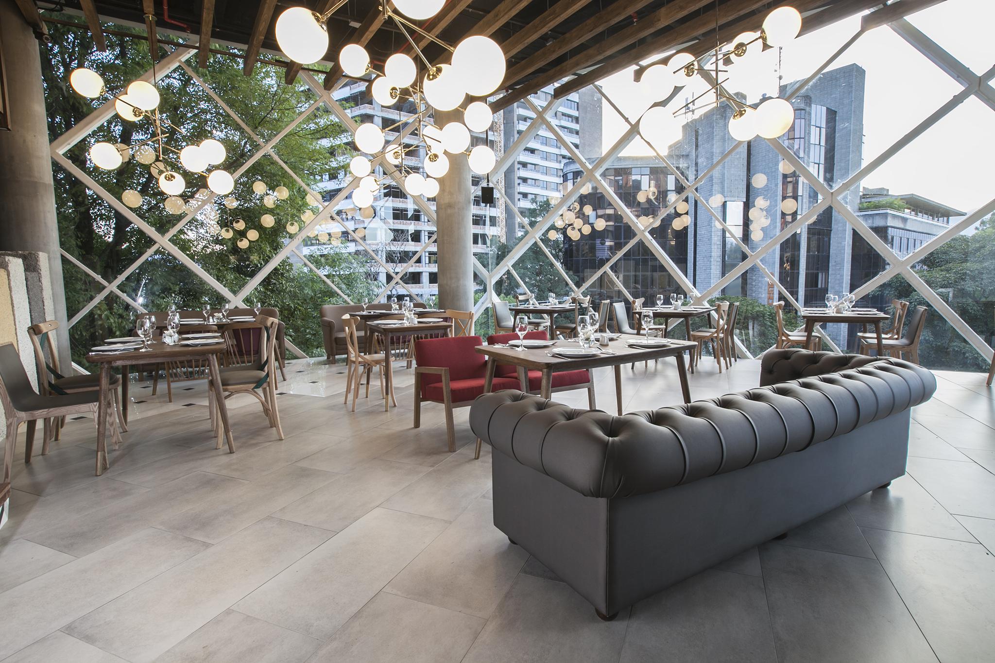 V Grand Hotel, A Member Of Radisson Individuals 메딜린 외부 사진