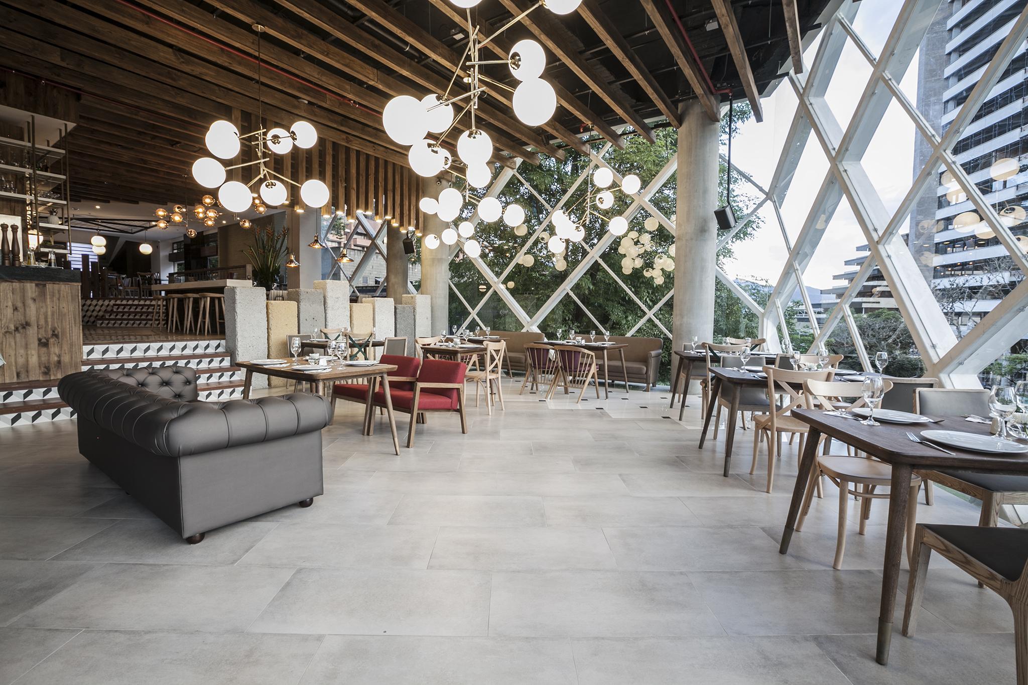 V Grand Hotel, A Member Of Radisson Individuals 메딜린 외부 사진