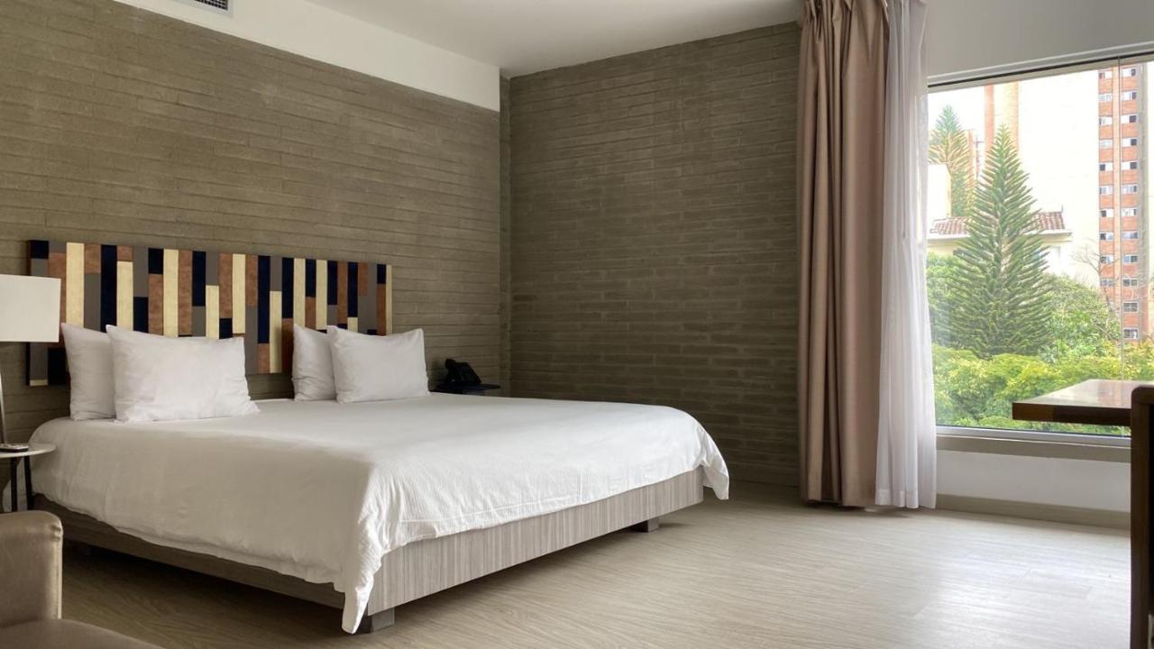 V Grand Hotel, A Member Of Radisson Individuals 메딜린 외부 사진