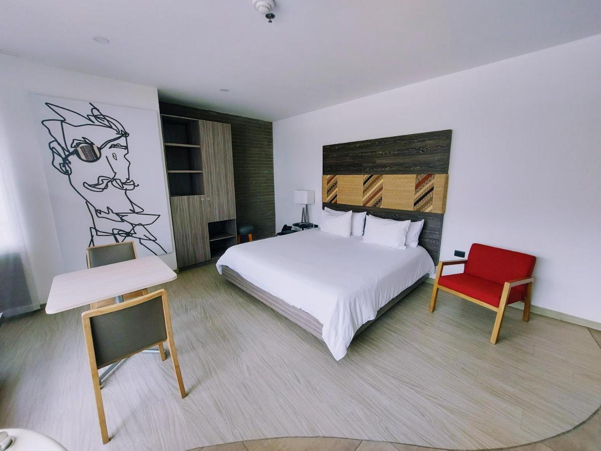 V Grand Hotel, A Member Of Radisson Individuals 메딜린 외부 사진