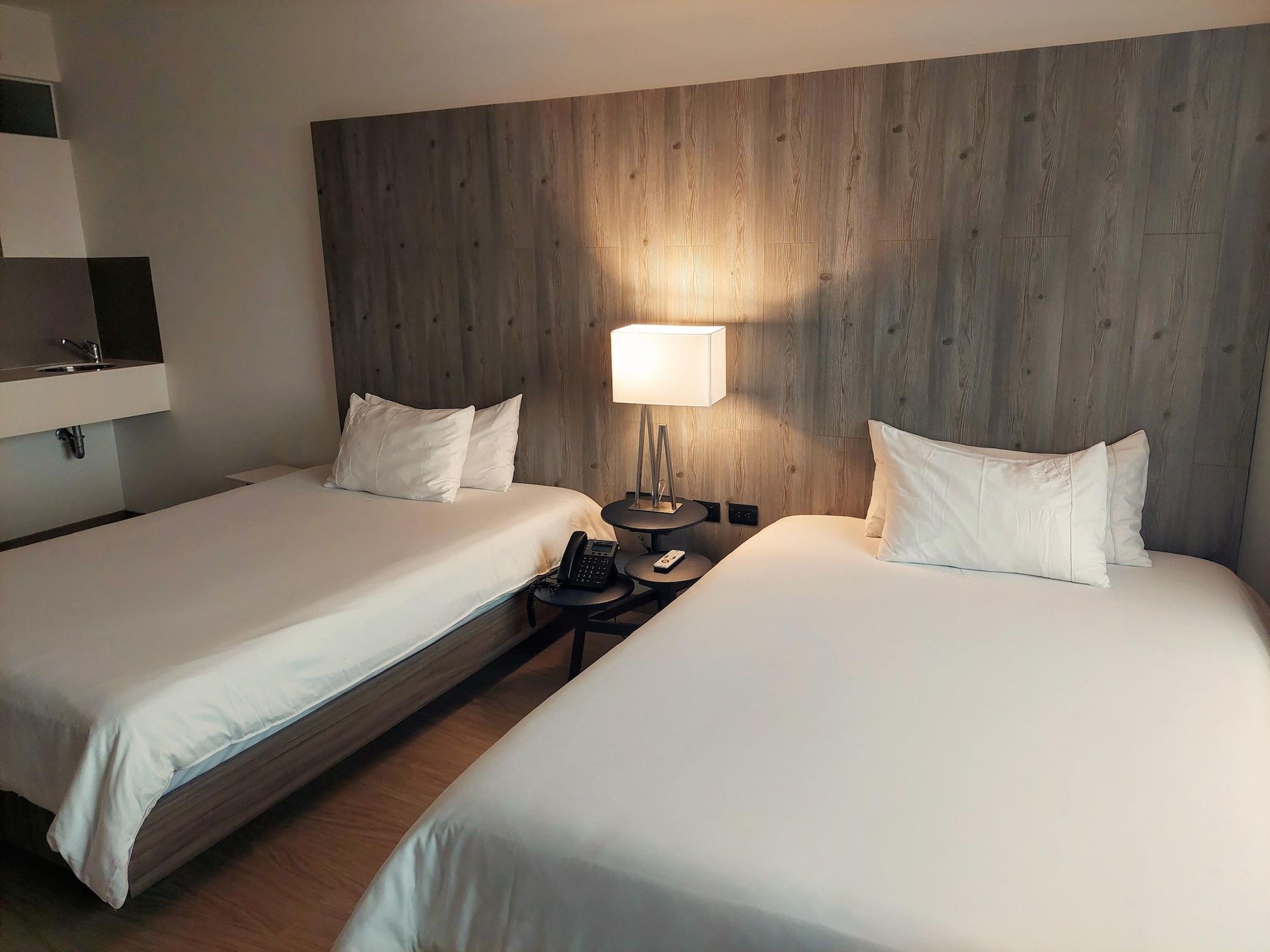 V Grand Hotel, A Member Of Radisson Individuals 메딜린 외부 사진