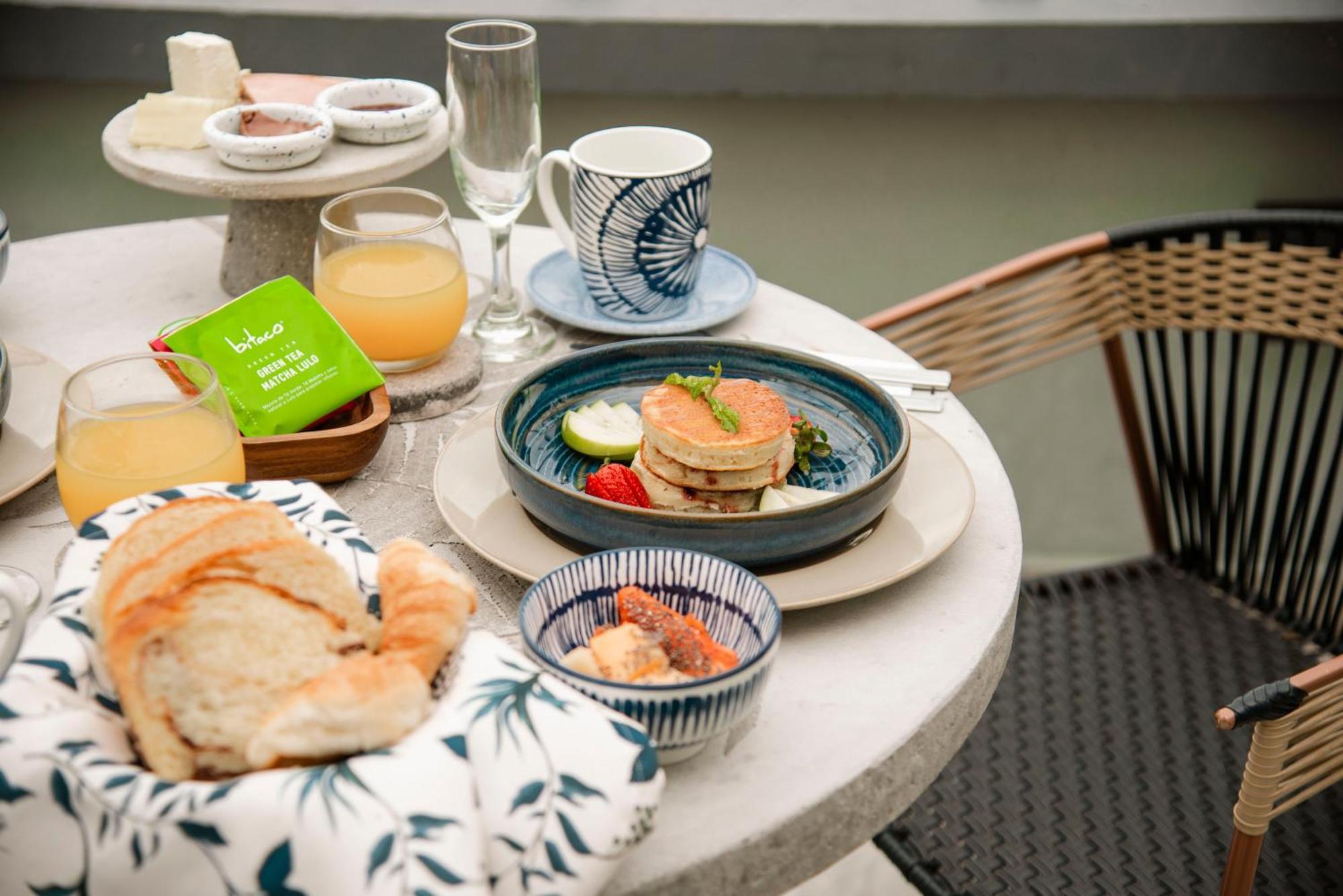 V Grand Hotel, A Member Of Radisson Individuals 메딜린 외부 사진