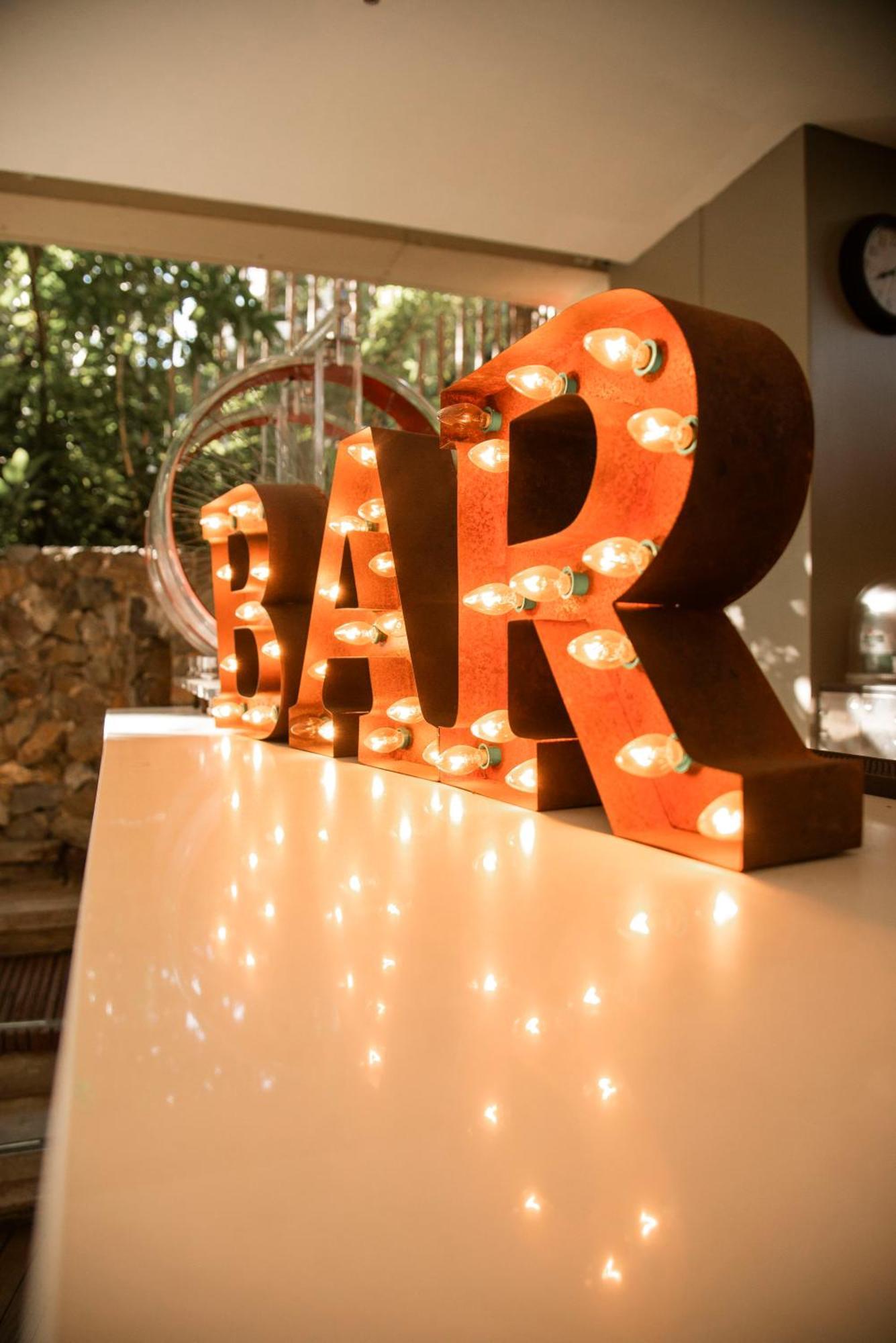 V Grand Hotel, A Member Of Radisson Individuals 메딜린 외부 사진