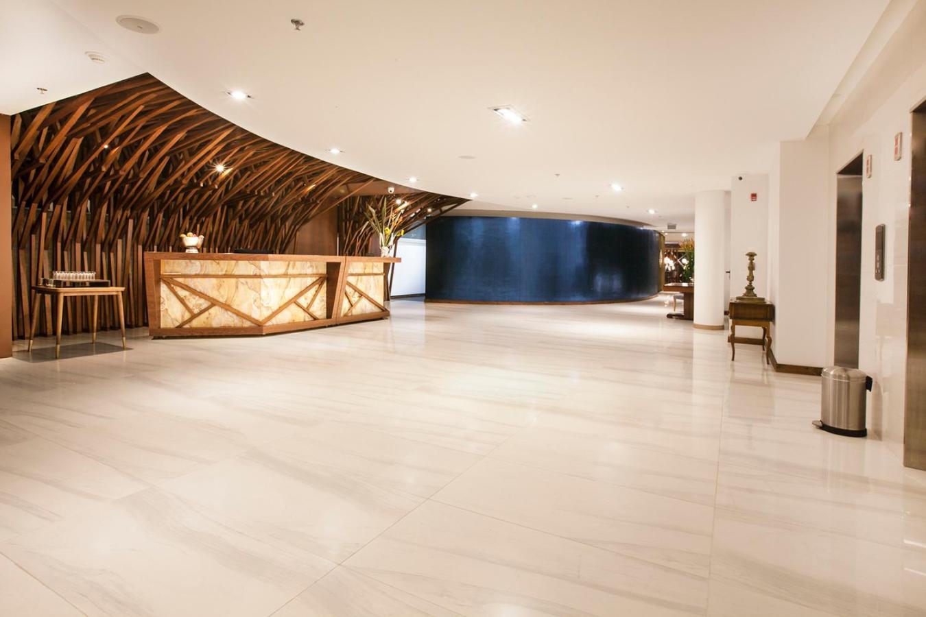V Grand Hotel, A Member Of Radisson Individuals 메딜린 외부 사진