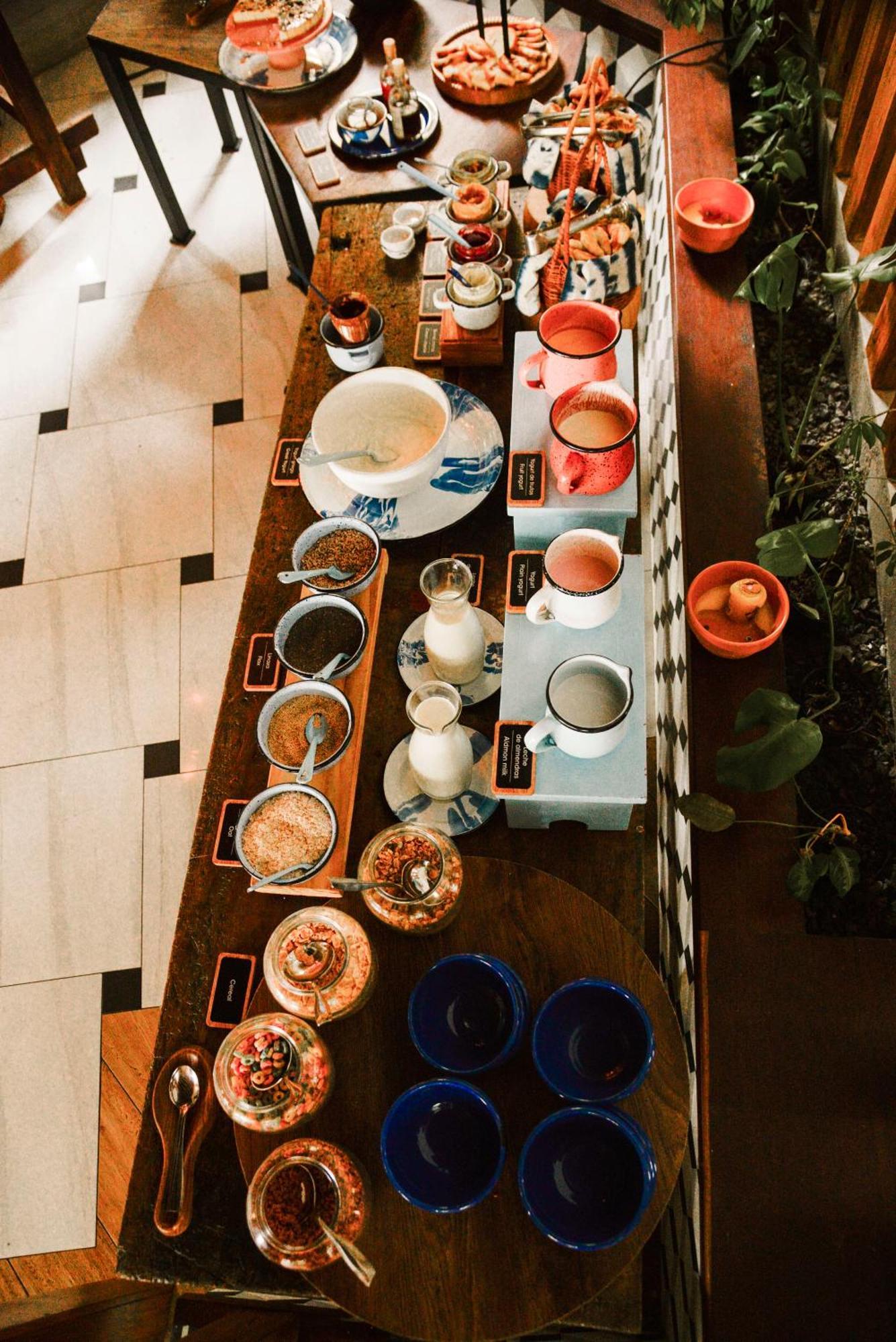 V Grand Hotel, A Member Of Radisson Individuals 메딜린 외부 사진