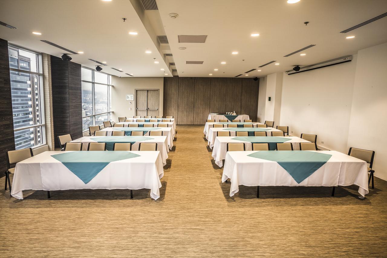 V Grand Hotel, A Member Of Radisson Individuals 메딜린 외부 사진