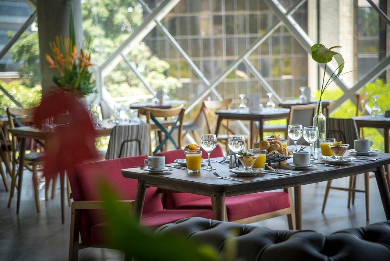 V Grand Hotel, A Member Of Radisson Individuals 메딜린 외부 사진